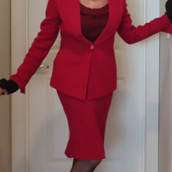 Paddy Campbell Red Wool English Suit, Size 4 (U.S.) - Picture 3 of 11